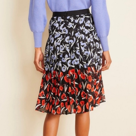 Ann Taylor Pleated Floral Skirt Blue Red Black - Picture 4 of 7
